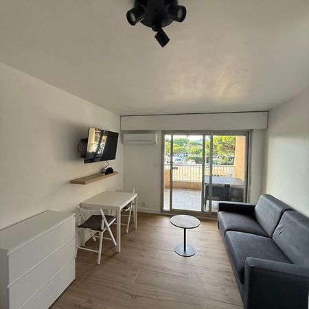 Super Studio Climatise Sur Le Port De Hyeres Apartman Kültér fotó