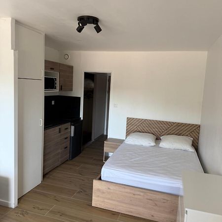 Super Studio Climatise Sur Le Port De Hyeres Apartman Kültér fotó