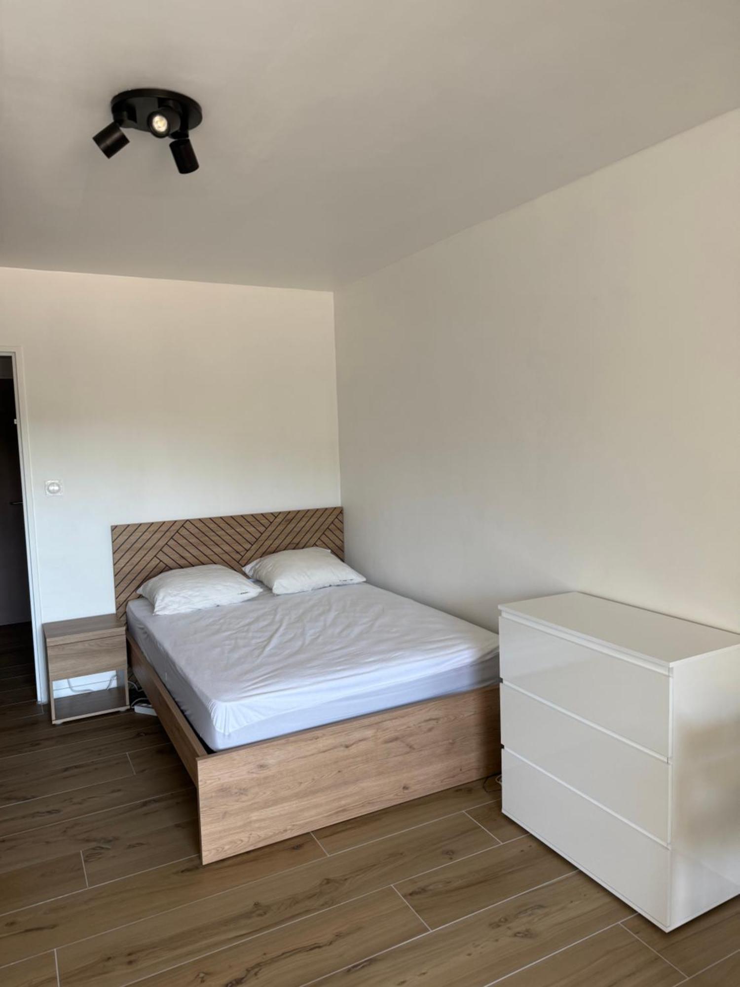 Super Studio Climatise Sur Le Port De Hyeres Apartman Kültér fotó