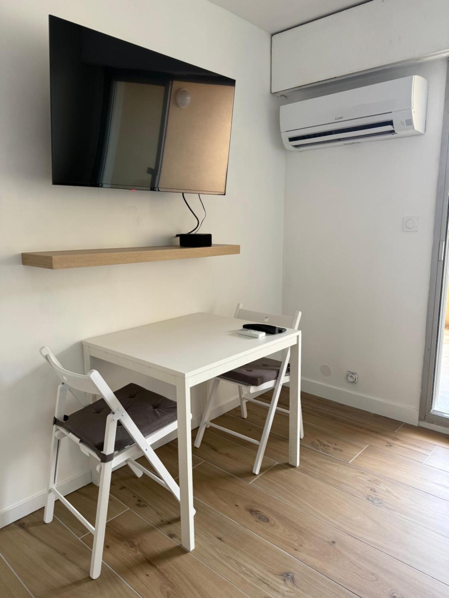 Super Studio Climatise Sur Le Port De Hyeres Apartman Kültér fotó