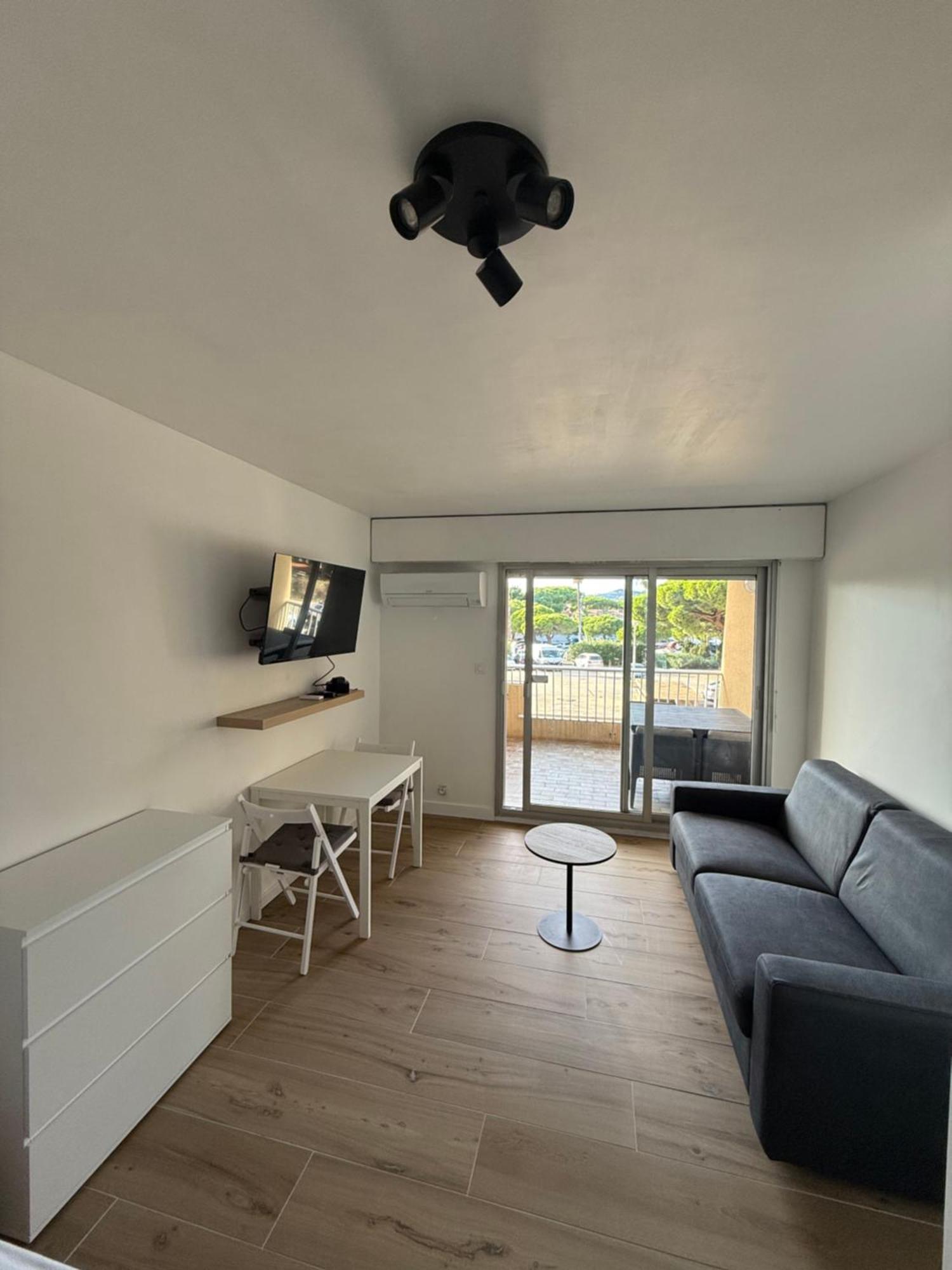 Super Studio Climatise Sur Le Port De Hyeres Apartman Kültér fotó