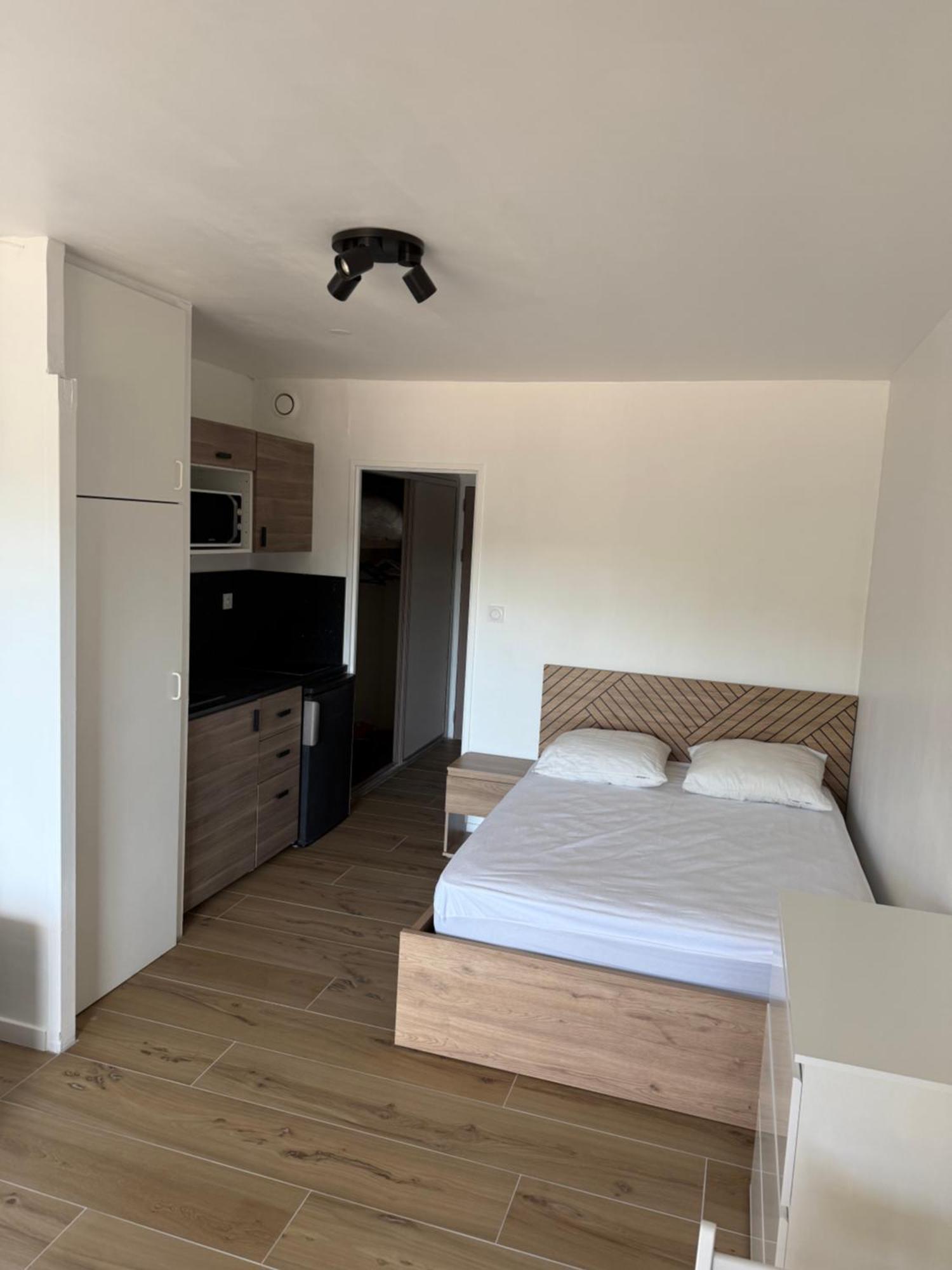 Super Studio Climatise Sur Le Port De Hyeres Apartman Kültér fotó